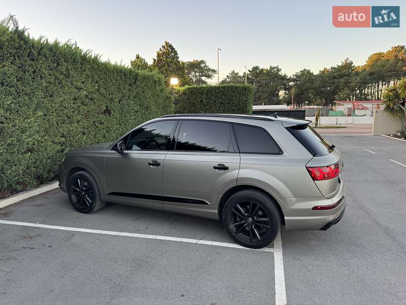 Внедорожник / Кроссовер Audi Q7 2016 в Киеве