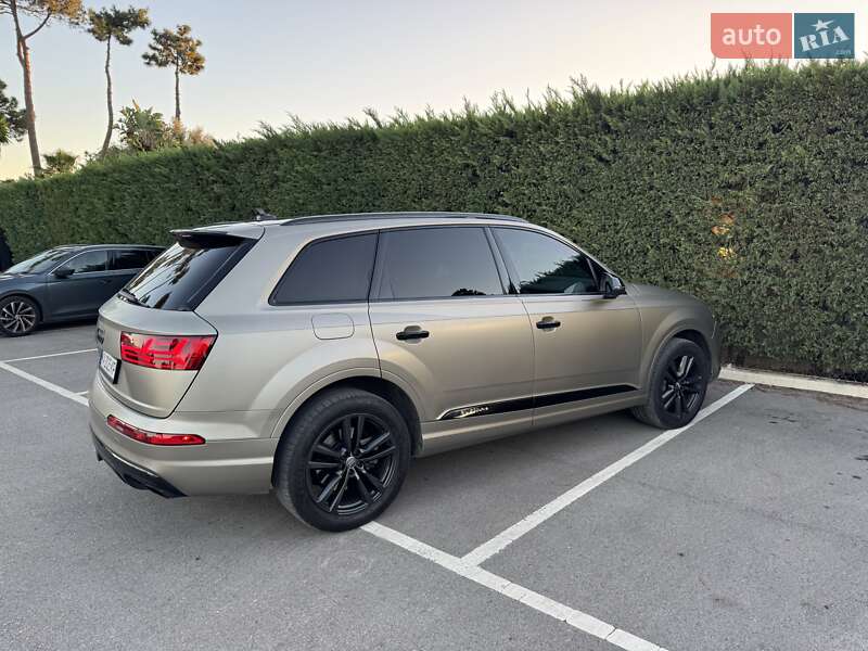 Внедорожник / Кроссовер Audi Q7 2016 в Киеве