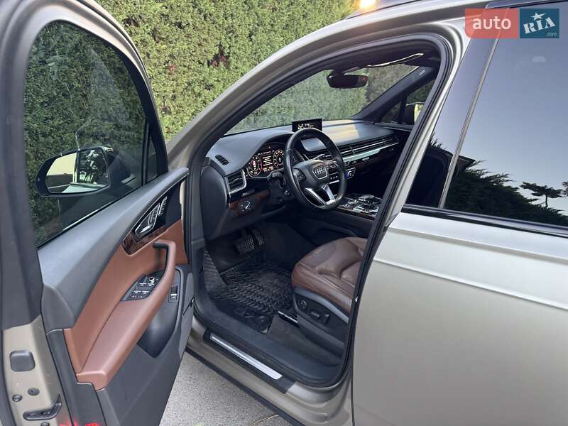 Внедорожник / Кроссовер Audi Q7 2016 в Киеве