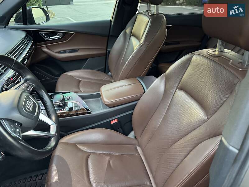 Внедорожник / Кроссовер Audi Q7 2016 в Киеве