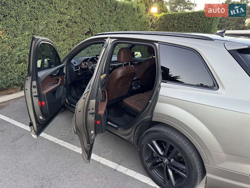 Внедорожник / Кроссовер Audi Q7 2016 в Киеве