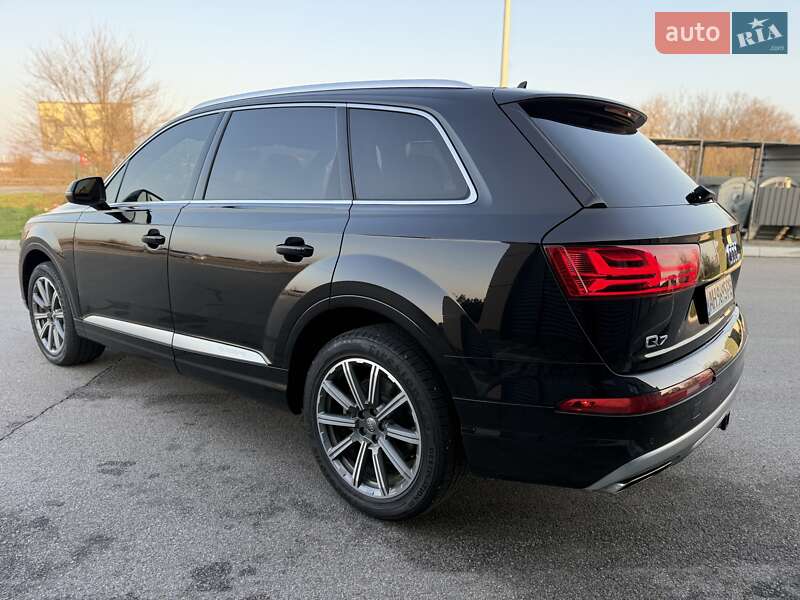 Позашляховик / Кросовер Audi Q7 2017 в Дніпрі