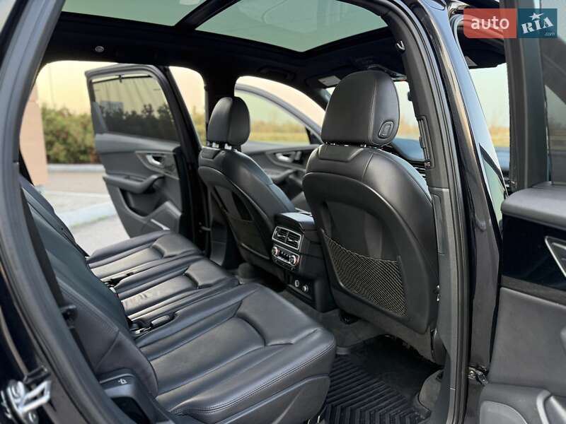 Позашляховик / Кросовер Audi Q7 2017 в Дніпрі