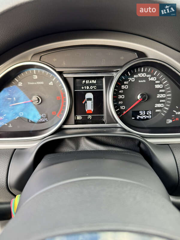 Позашляховик / Кросовер Audi Q7 2015 в Львові