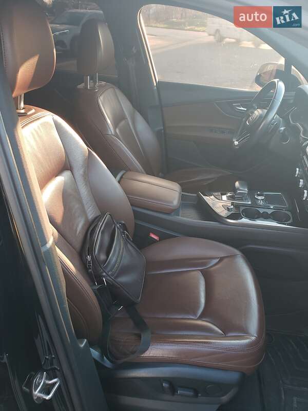 Позашляховик / Кросовер Audi Q7 2016 в Чуднові