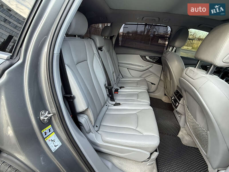 Позашляховик / Кросовер Audi Q7 2017 в Миколаєві