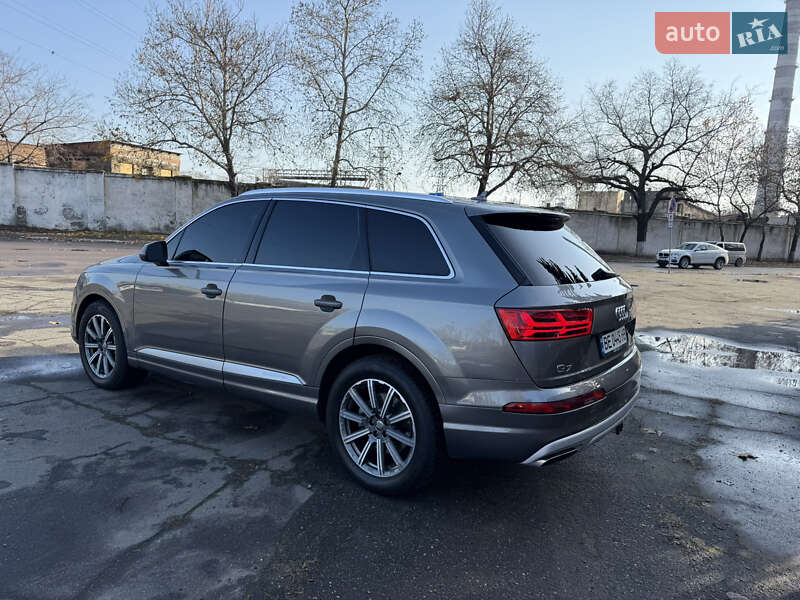 Позашляховик / Кросовер Audi Q7 2017 в Миколаєві