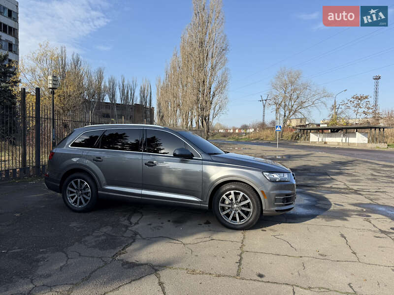 Позашляховик / Кросовер Audi Q7 2017 в Миколаєві