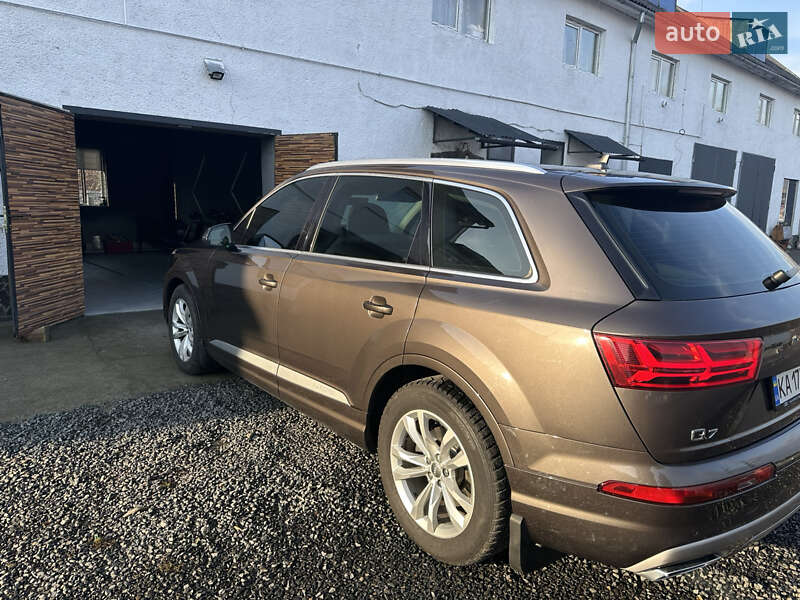 Позашляховик / Кросовер Audi Q7 2015 в Мукачевому