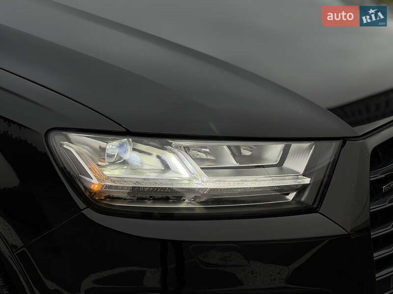 Внедорожник / Кроссовер Audi Q7 2017 в Киеве