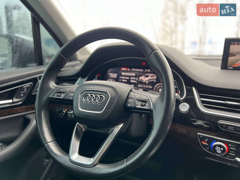 Позашляховик / Кросовер Audi Q7 2017 в Львові