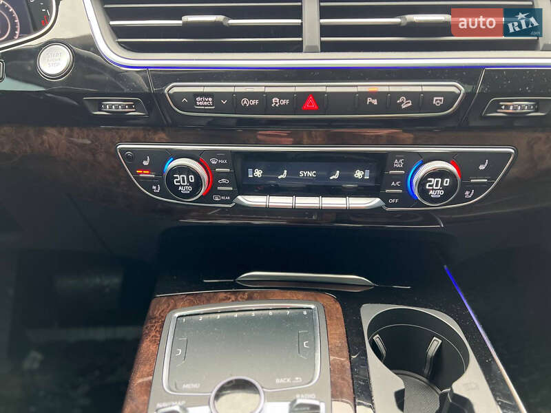 Позашляховик / Кросовер Audi Q7 2017 в Львові