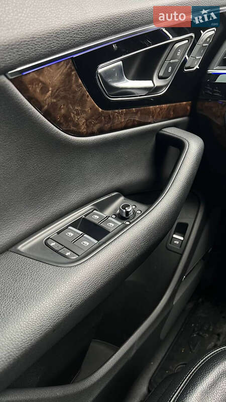 Позашляховик / Кросовер Audi Q7 2017 в Львові