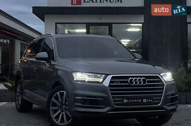 Позашляховик / Кросовер Audi Q7 2017 в Ужгороді