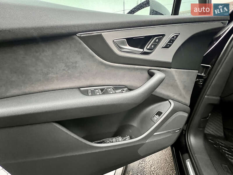 Внедорожник / Кроссовер Audi Q7 2016 в Киеве