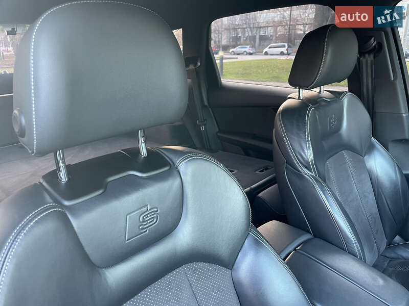 Позашляховик / Кросовер Audi Q7 2017 в Дніпрі