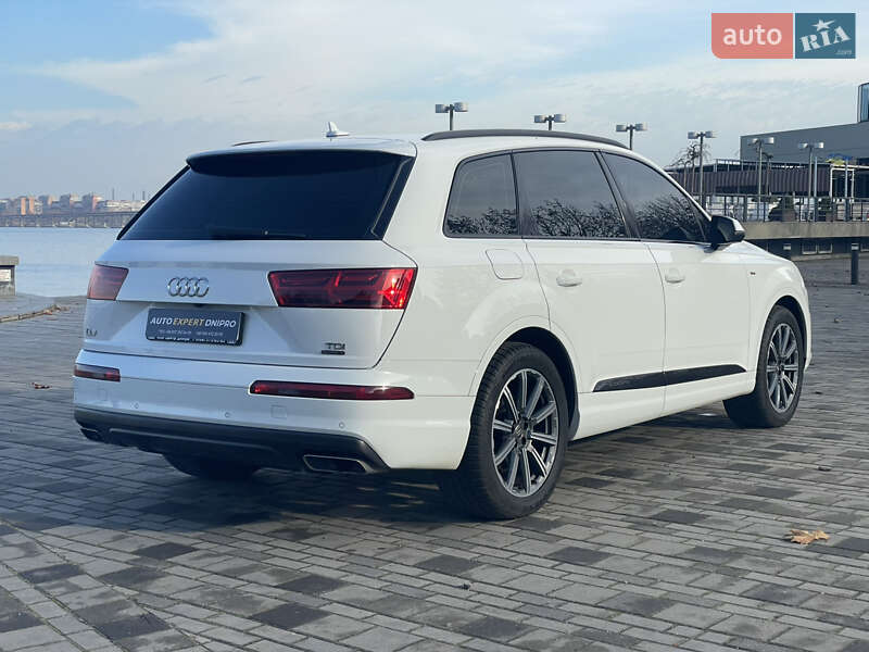 Позашляховик / Кросовер Audi Q7 2017 в Дніпрі
