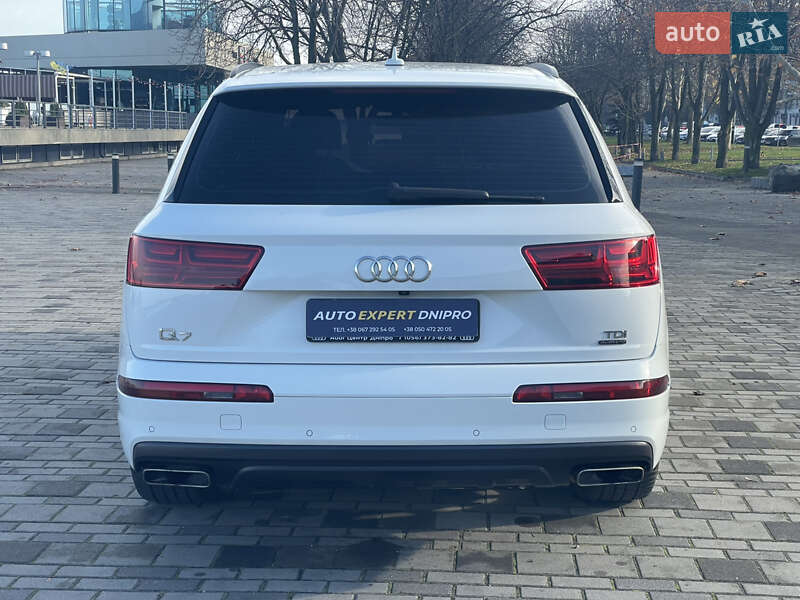 Позашляховик / Кросовер Audi Q7 2017 в Дніпрі
