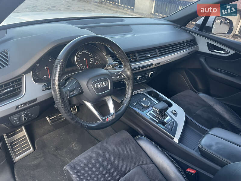 Позашляховик / Кросовер Audi Q7 2017 в Дніпрі