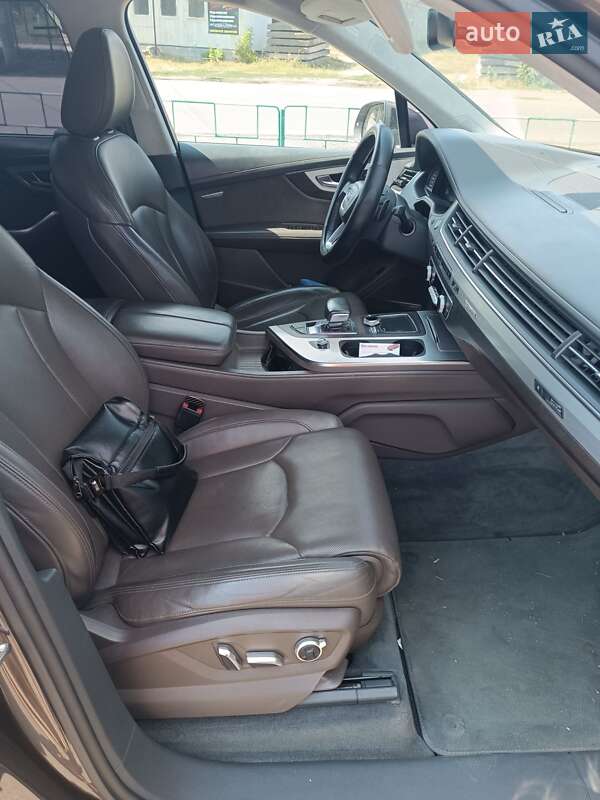 Внедорожник / Кроссовер Audi Q7 2016 в Новом Буге