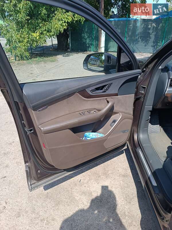 Внедорожник / Кроссовер Audi Q7 2016 в Новом Буге