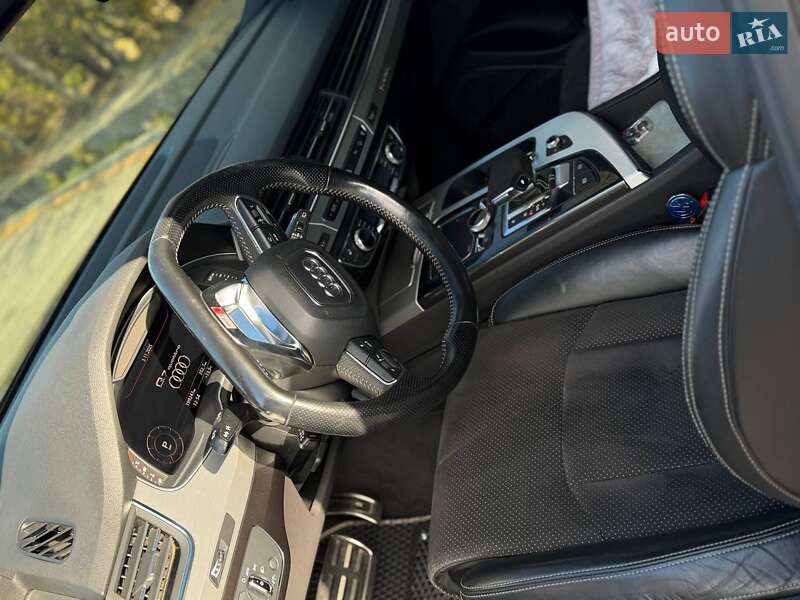 Позашляховик / Кросовер Audi Q7 2016 в Синельниковому