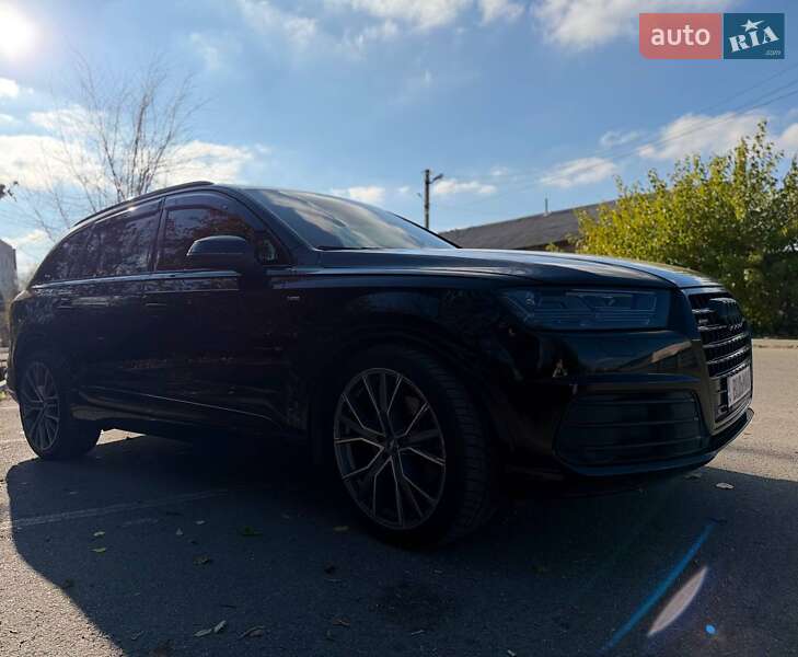 Позашляховик / Кросовер Audi Q7 2016 в Синельниковому