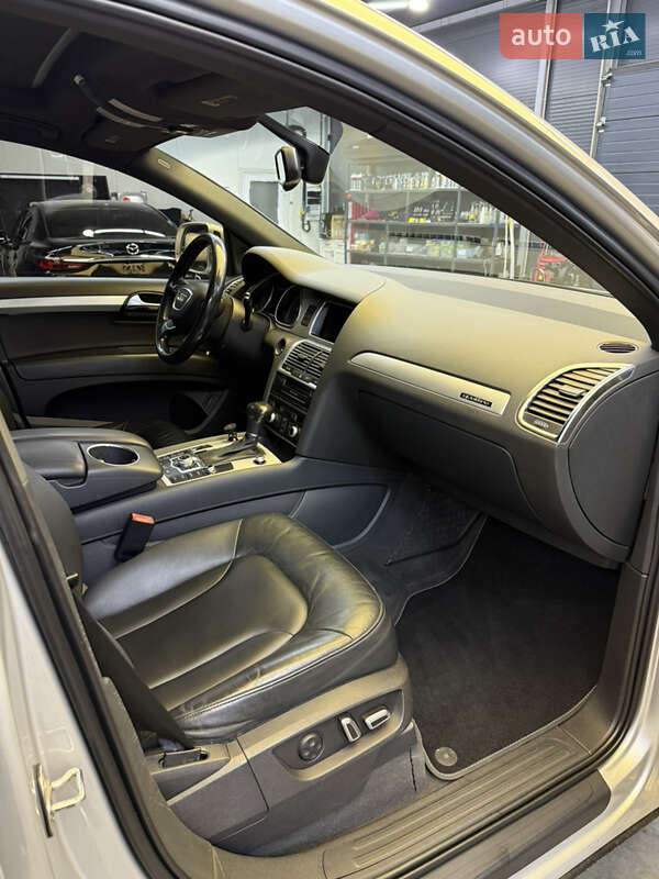 Позашляховик / Кросовер Audi Q7 2015 в Чернівцях