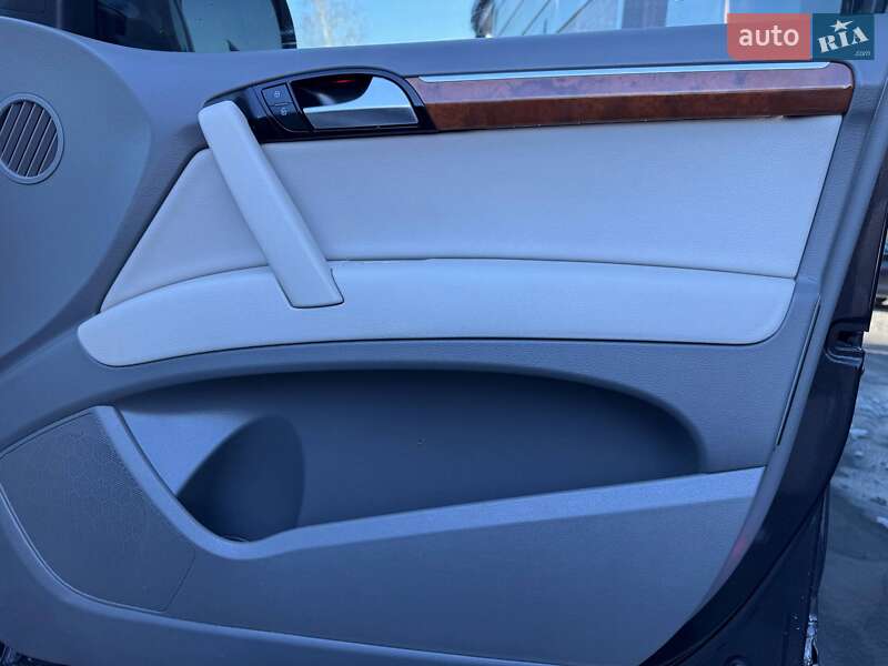 Позашляховик / Кросовер Audi Q7 2014 в Рівному