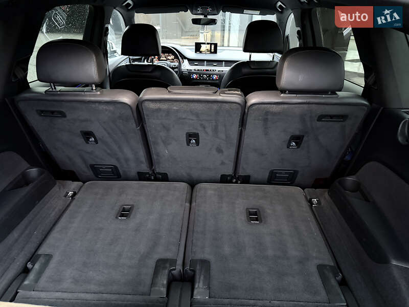 Позашляховик / Кросовер Audi Q7 2017 в Іршаві