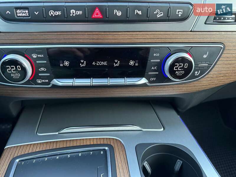 Позашляховик / Кросовер Audi Q7 2017 в Лохвиці