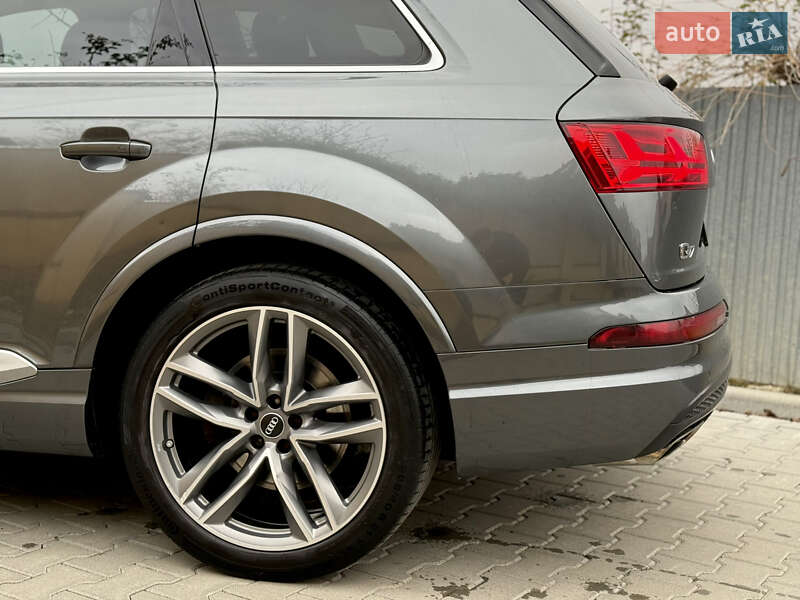 Внедорожник / Кроссовер Audi Q7 2015 в Ужгороде