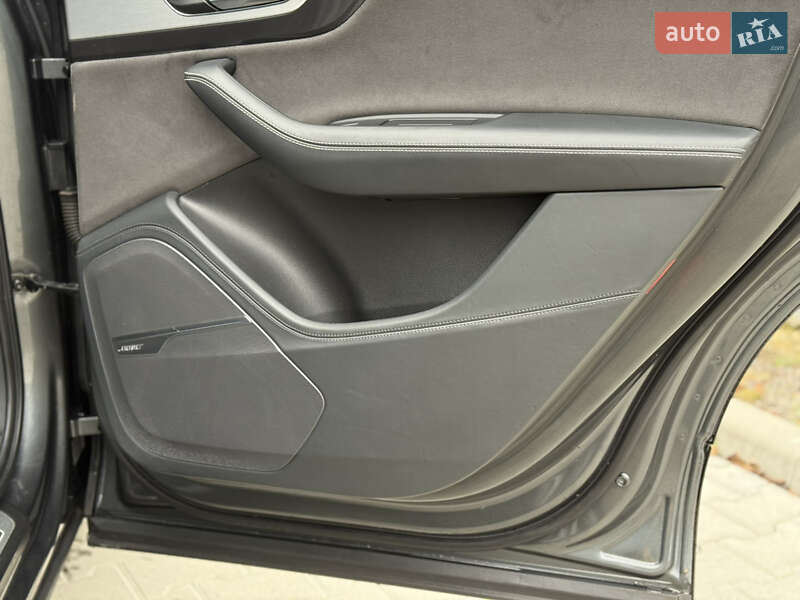 Внедорожник / Кроссовер Audi Q7 2015 в Ужгороде