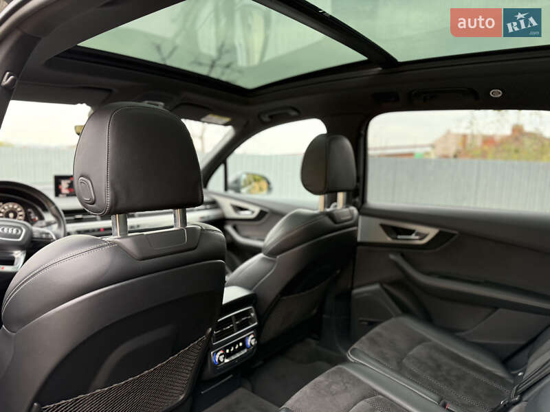 Внедорожник / Кроссовер Audi Q7 2015 в Ужгороде