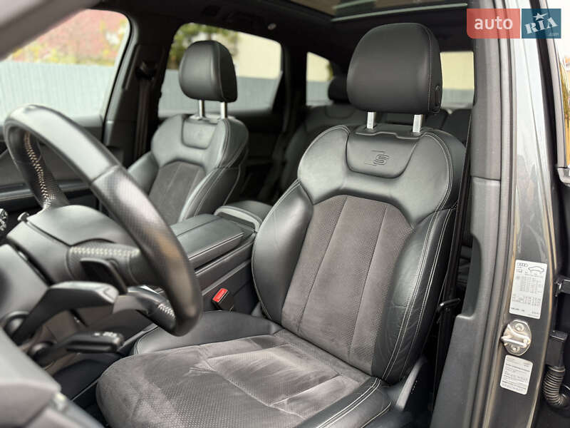 Внедорожник / Кроссовер Audi Q7 2015 в Ужгороде