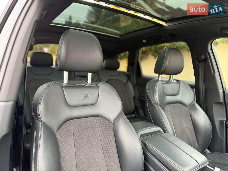 Внедорожник / Кроссовер Audi Q7 2015 в Ужгороде