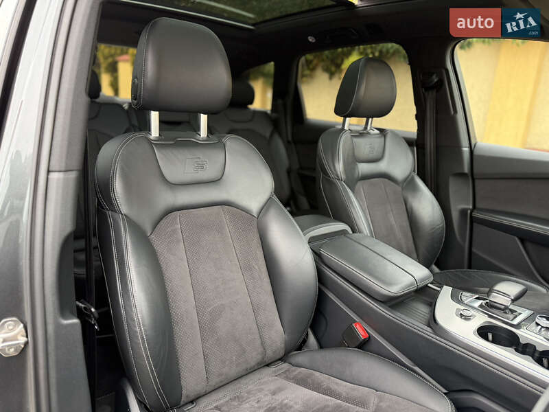 Внедорожник / Кроссовер Audi Q7 2015 в Ужгороде