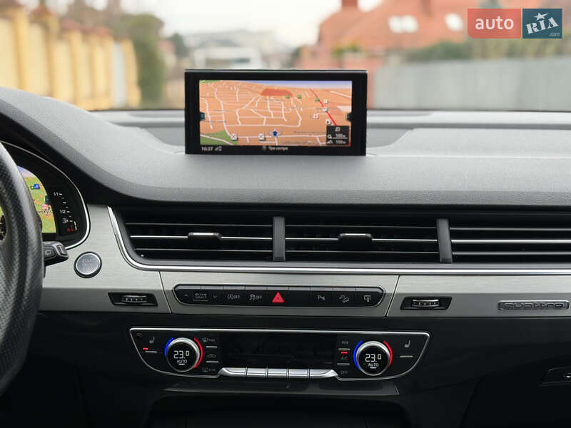 Внедорожник / Кроссовер Audi Q7 2015 в Ужгороде