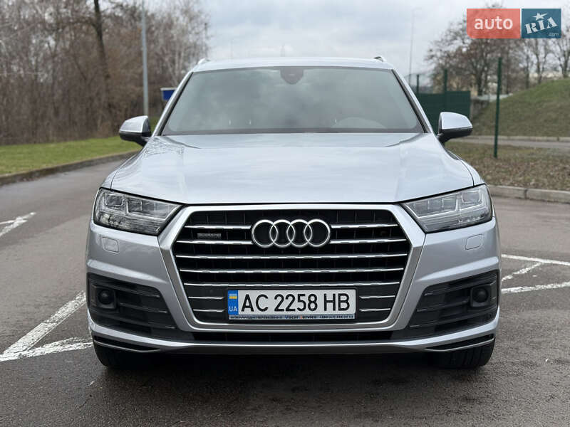 Позашляховик / Кросовер Audi Q7 2017 в Києві