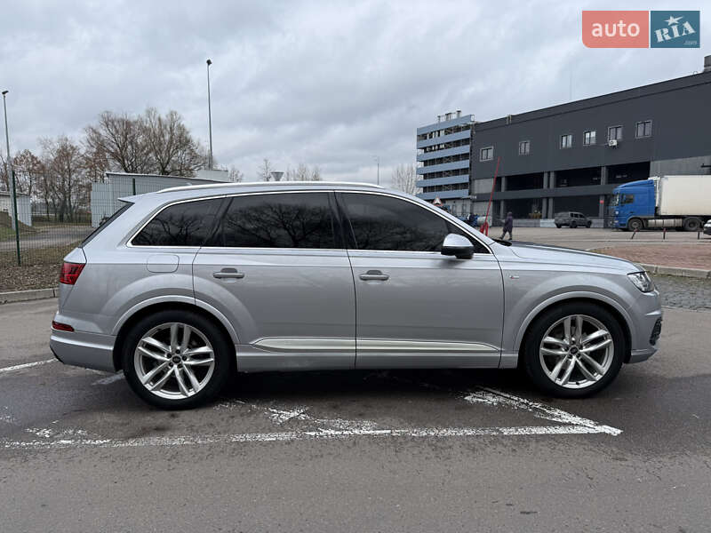 Позашляховик / Кросовер Audi Q7 2017 в Києві