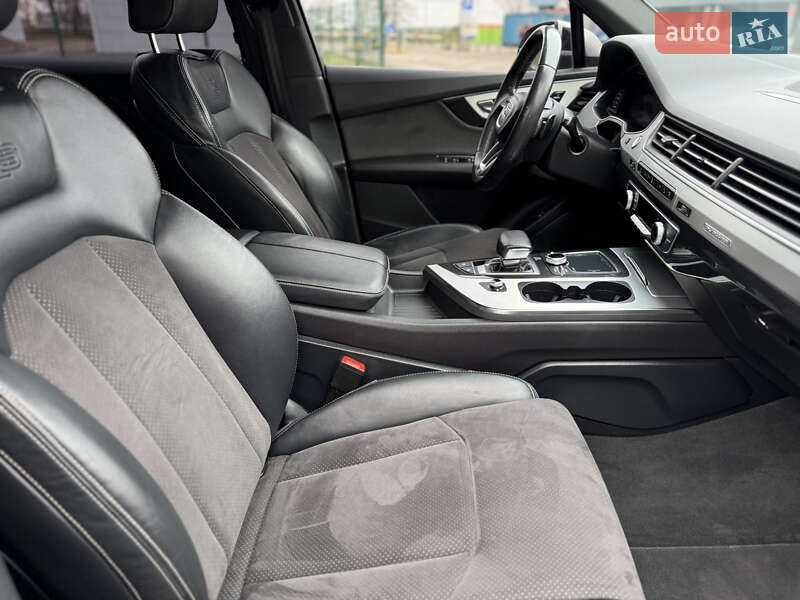 Позашляховик / Кросовер Audi Q7 2017 в Києві