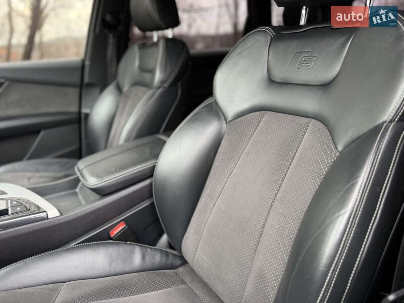 Позашляховик / Кросовер Audi Q7 2017 в Києві