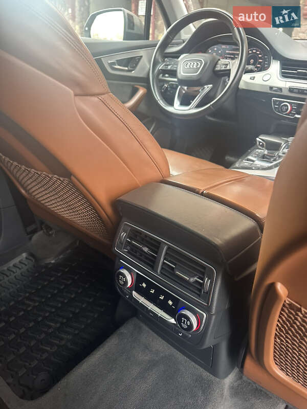 Внедорожник / Кроссовер Audi Q7 2016 в Тернополе