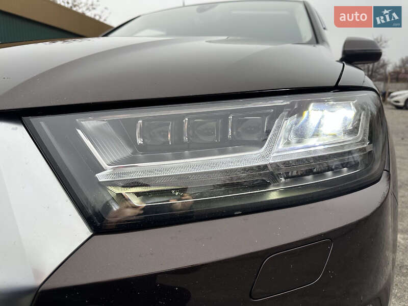 Позашляховик / Кросовер Audi Q7 2016 в Дніпрі