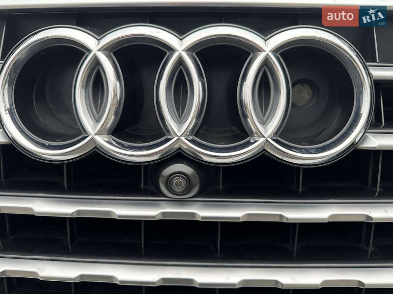 Позашляховик / Кросовер Audi Q7 2016 в Дніпрі