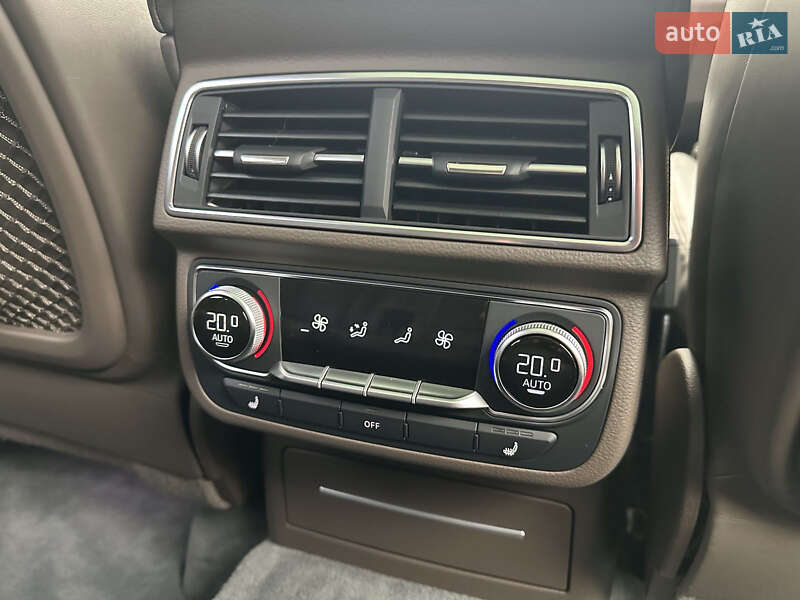 Позашляховик / Кросовер Audi Q7 2016 в Дніпрі