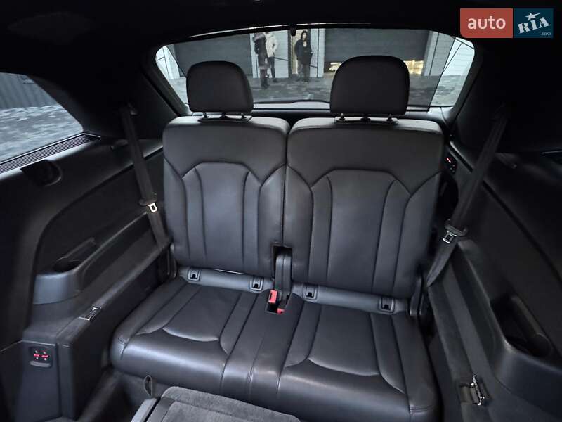 Внедорожник / Кроссовер Audi Q7 2016 в Ровно