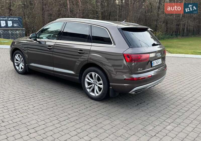 Позашляховик / Кросовер Audi Q7 2017 в Лохвиці