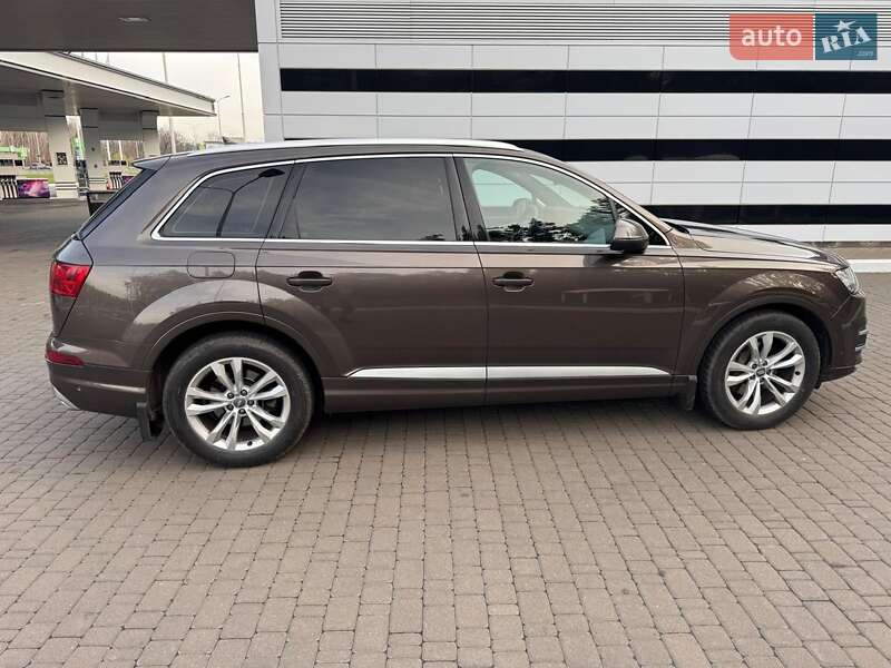 Позашляховик / Кросовер Audi Q7 2017 в Лохвиці