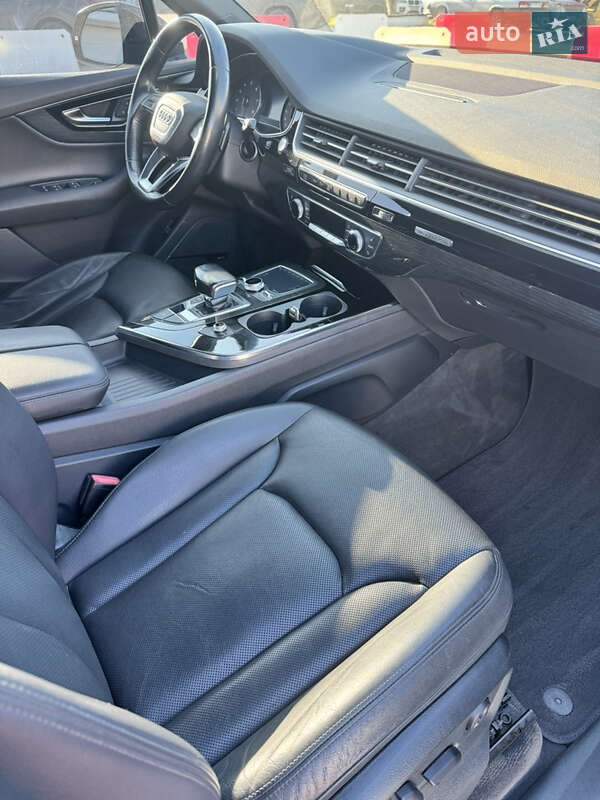 Позашляховик / Кросовер Audi Q7 2016 в Чернівцях